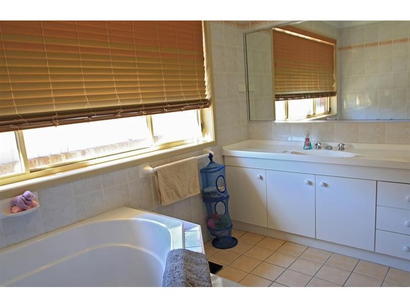 13 Caitlin Close, Bolwarra Heights NSW 2320