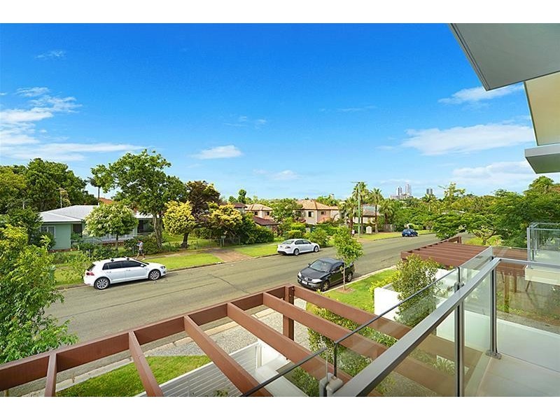 132 Eugaree Street, Southport QLD 4215