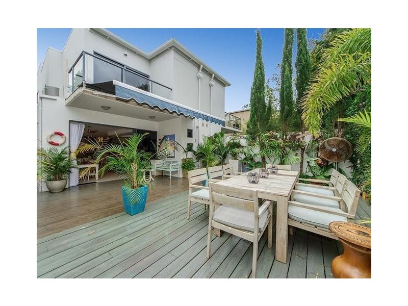 37 Anembo Street, Chevron Island QLD 4217