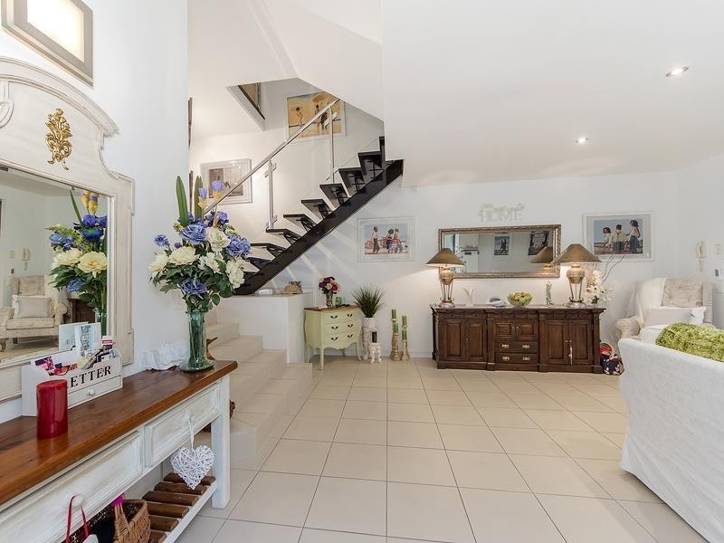 37 Anembo Street, Chevron Island QLD 4217