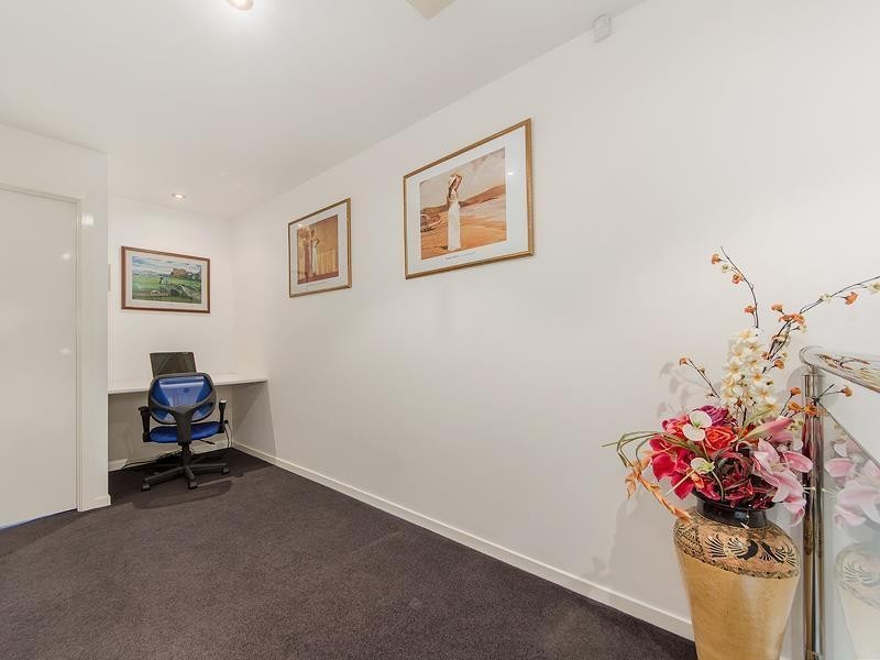 37 Anembo Street, Chevron Island QLD 4217