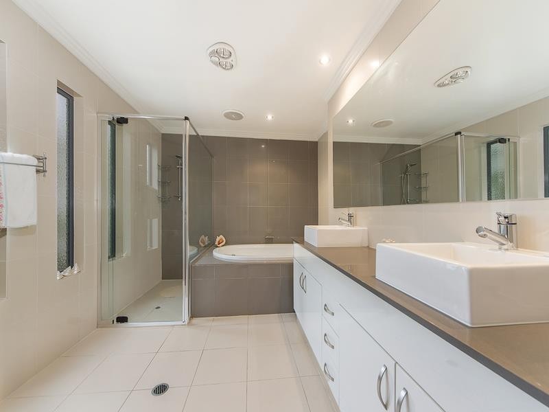 37 Anembo Street, Chevron Island QLD 4217