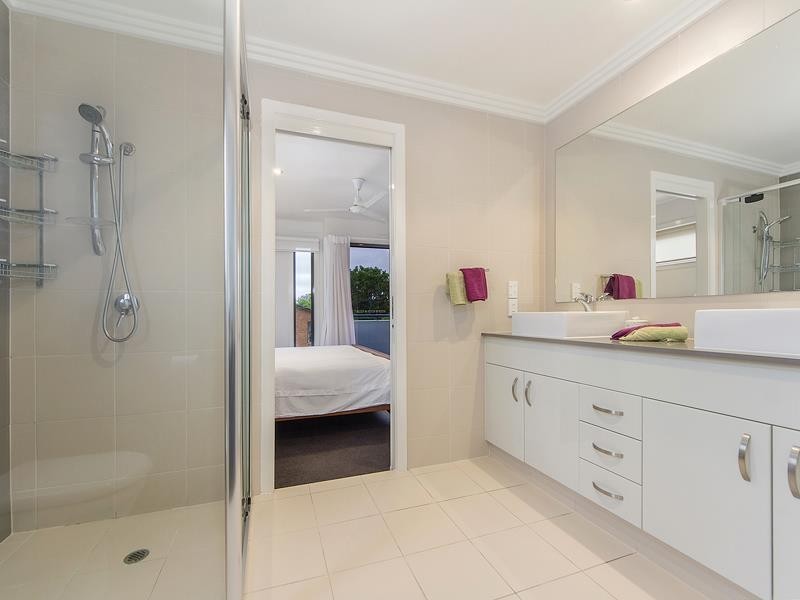 37 Anembo Street, Chevron Island QLD 4217