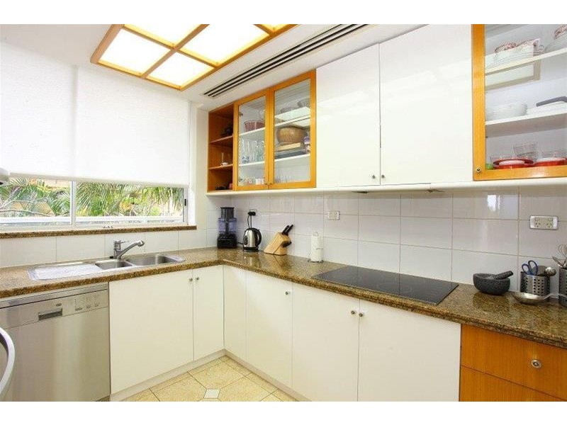 20 Riverview Parade, Surfers Paradise QLD 4217