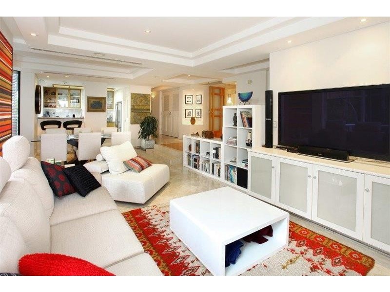 20 Riverview Parade, Surfers Paradise QLD 4217