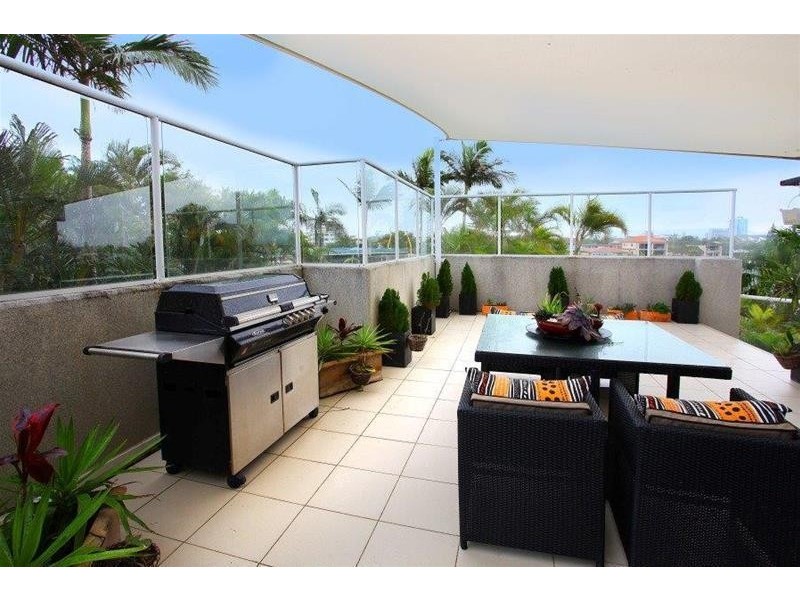 20 Riverview Parade, Surfers Paradise QLD 4217