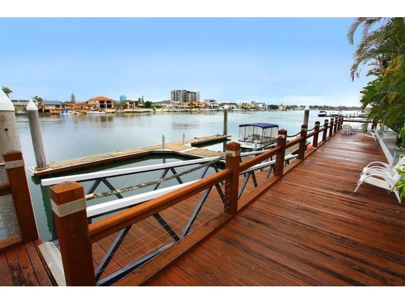 20 Riverview Parade, Surfers Paradise QLD 4217