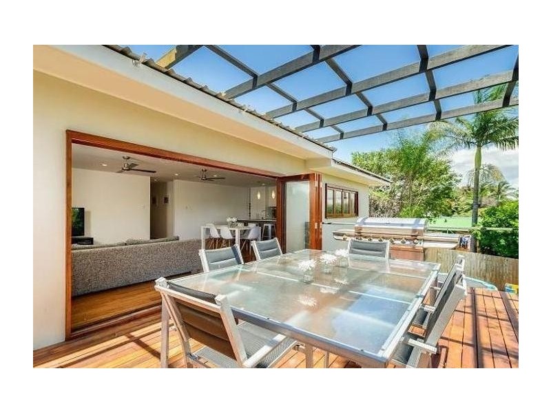 41 Deakin Avenue, Southport QLD 4215