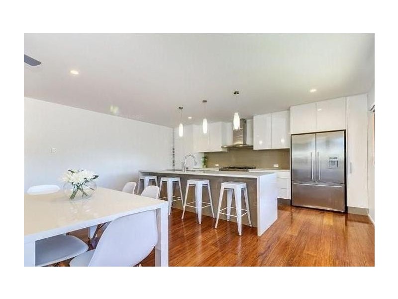 41 Deakin Avenue, Southport QLD 4215