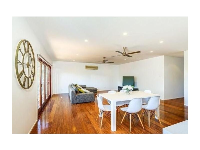 41 Deakin Avenue, Southport QLD 4215