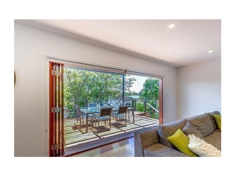 41 Deakin Avenue, Southport QLD 4215