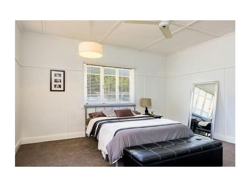 41 Deakin Avenue, Southport QLD 4215