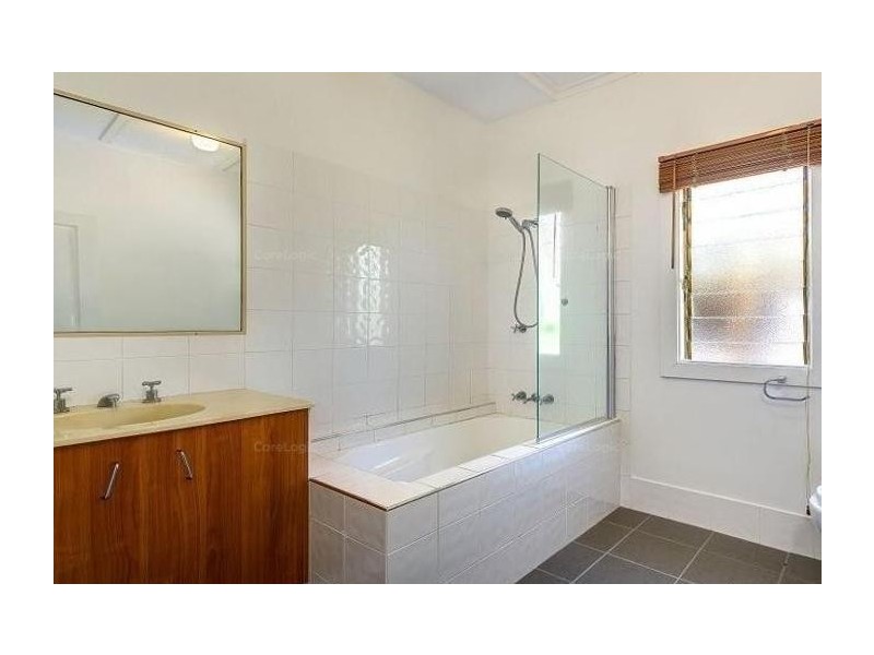 41 Deakin Avenue, Southport QLD 4215