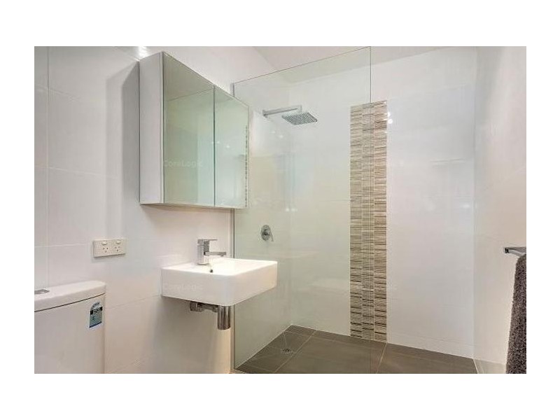 41 Deakin Avenue, Southport QLD 4215