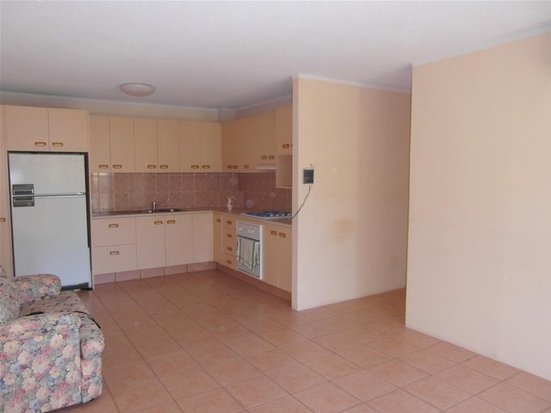 27 Leonard Avenue, Surfers Paradise QLD 4217