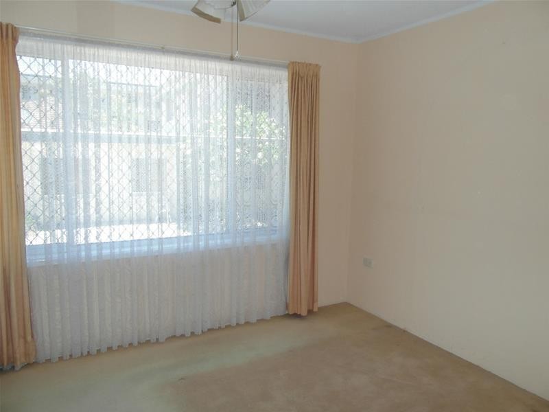 27 Leonard Avenue, Surfers Paradise QLD 4217