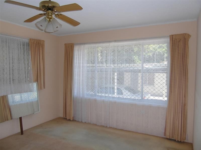 27 Leonard Avenue, Surfers Paradise QLD 4217