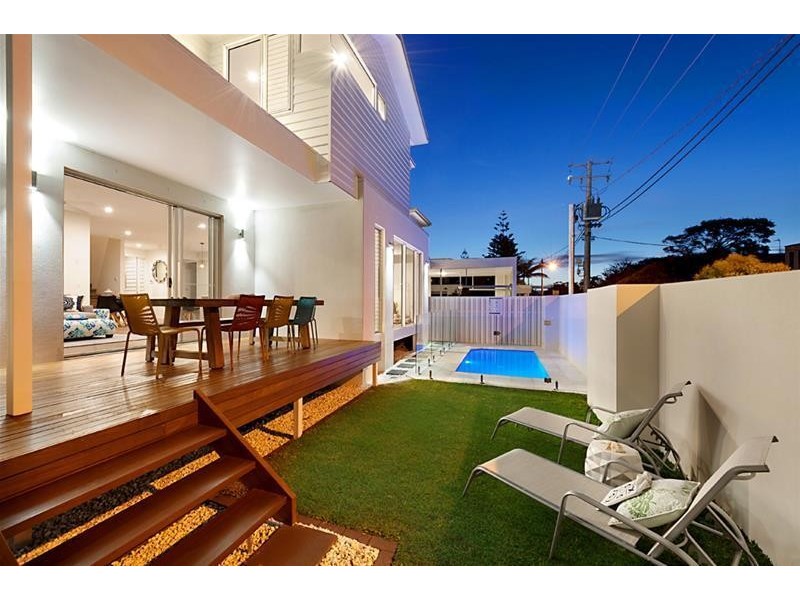 12a  Oak Avenue, Surfers Paradise QLD 4217