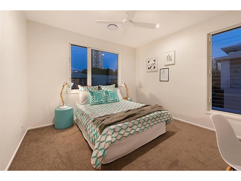 12a  Oak Avenue, Surfers Paradise QLD 4217