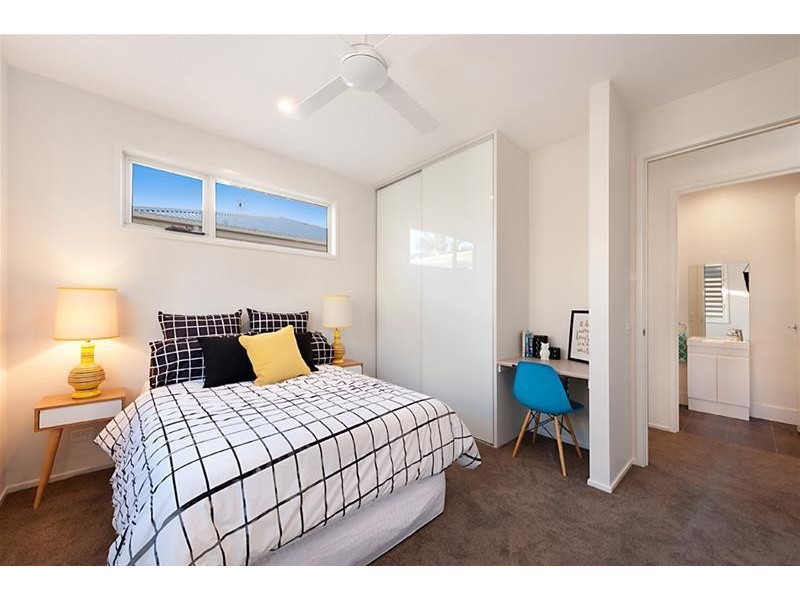 12a  Oak Avenue, Surfers Paradise QLD 4217