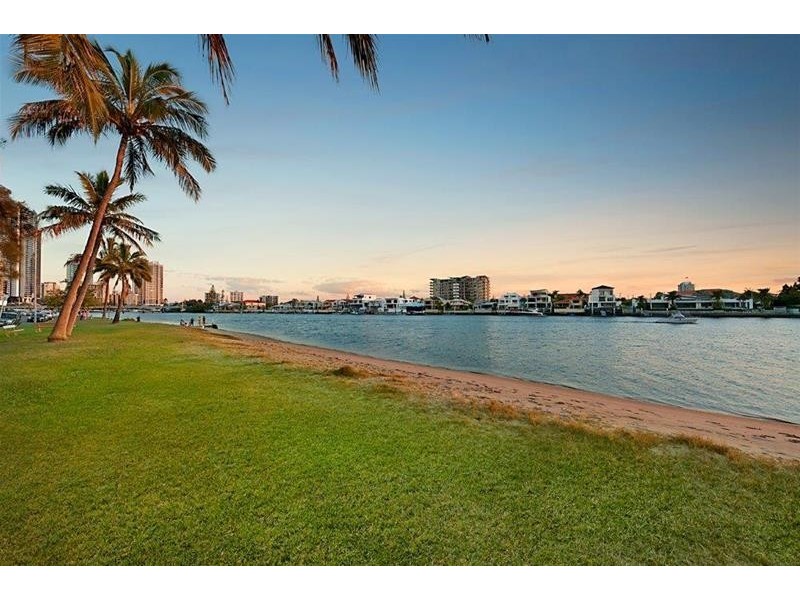 12a  Oak Avenue, Surfers Paradise QLD 4217