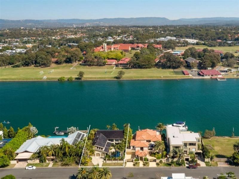 135 Commodore Drive, Paradise Waters QLD 4217