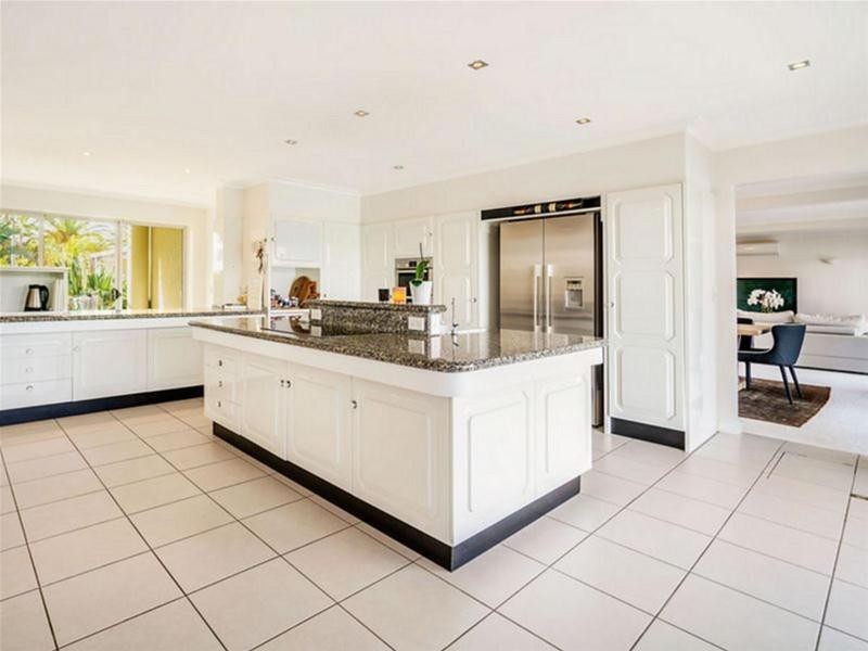 135 Commodore Drive, Paradise Waters QLD 4217