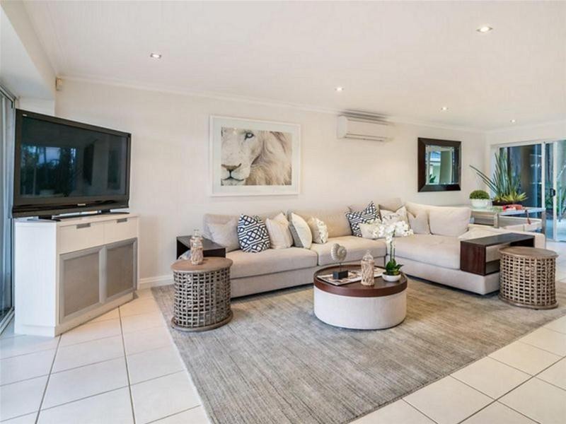 135 Commodore Drive, Paradise Waters QLD 4217