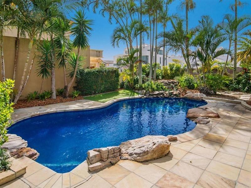 135 Commodore Drive, Paradise Waters QLD 4217