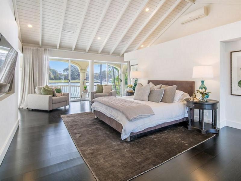 135 Commodore Drive, Paradise Waters QLD 4217