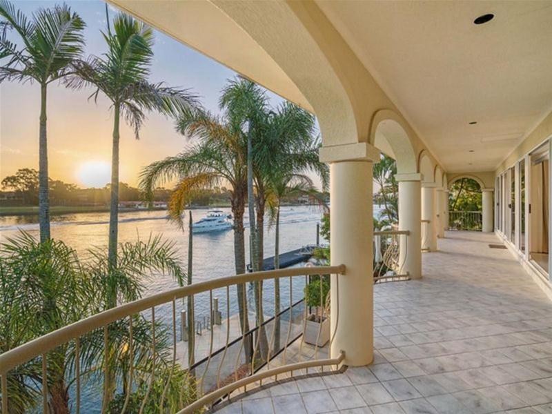 135 Commodore Drive, Paradise Waters QLD 4217