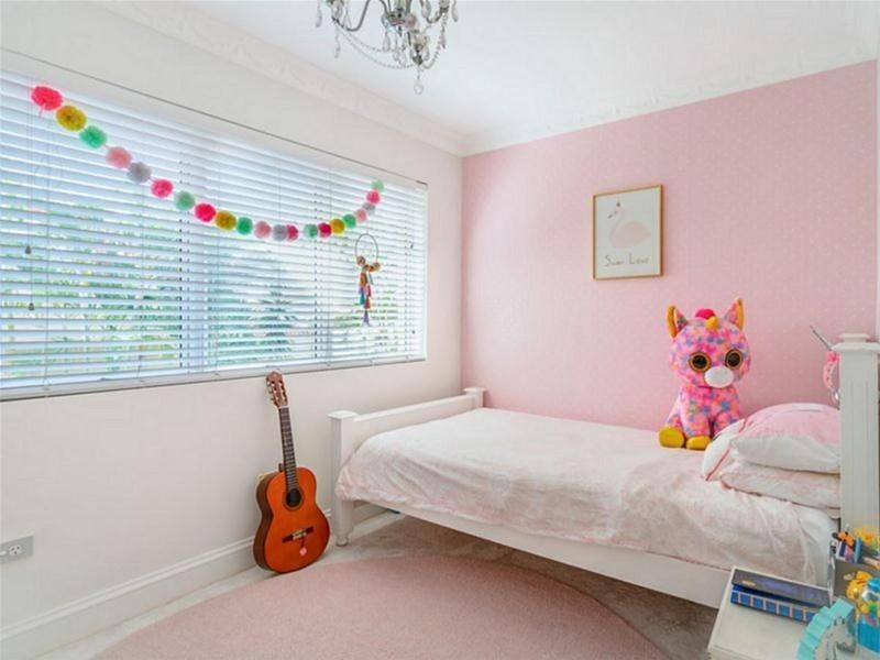 135 Commodore Drive, Paradise Waters QLD 4217