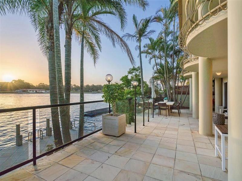 135 Commodore Drive, Paradise Waters QLD 4217