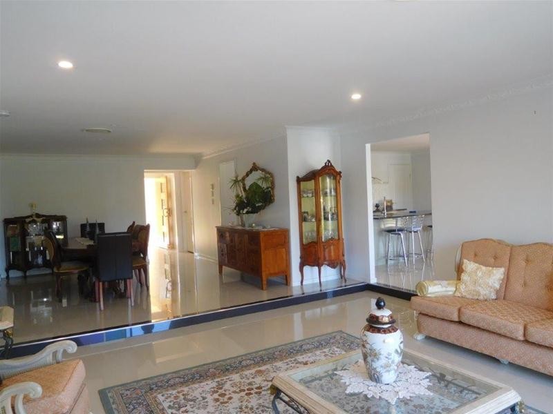 11 Naranja Crescent, Benowa QLD 4217