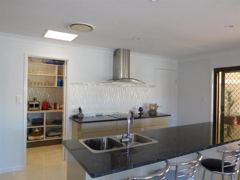 11 Naranja Crescent, Benowa QLD 4217