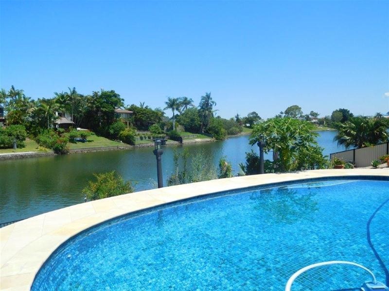 11 Naranja Crescent, Benowa QLD 4217