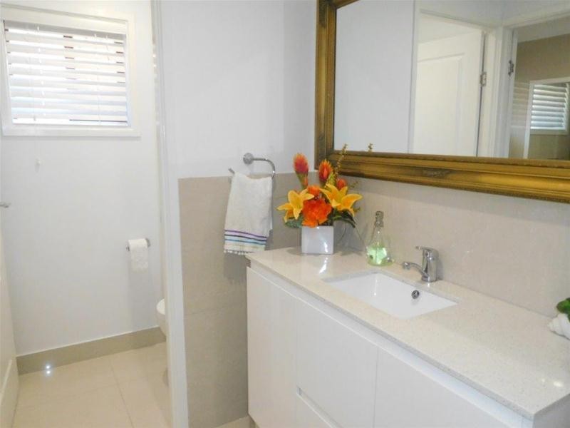 11 Naranja Crescent, Benowa QLD 4217