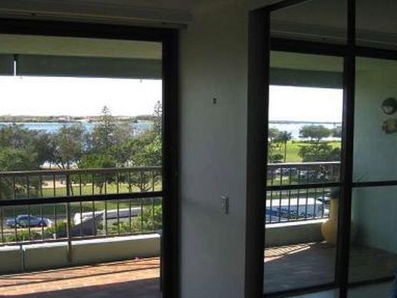 4B/114 Marine Parade, Southport QLD 4215