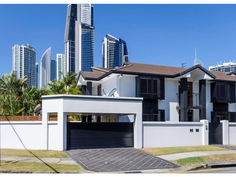 19 Stanhill Drive, Chevron Island QLD 4217