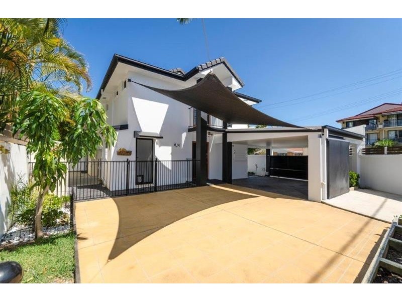 19 Stanhill Drive, Chevron Island QLD 4217