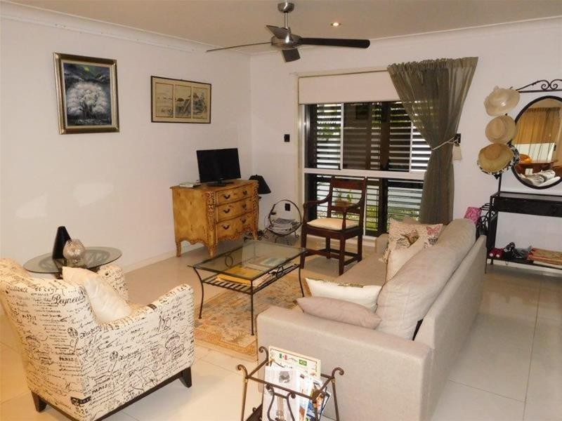 19 Stanhill Drive, Chevron Island QLD 4217