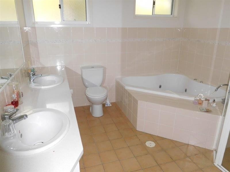 19 Stanhill Drive, Chevron Island QLD 4217