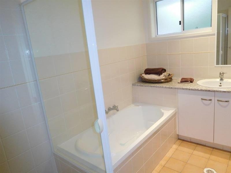 19 Stanhill Drive, Chevron Island QLD 4217