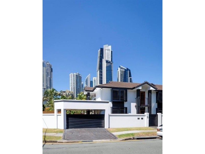 19 Stanhill Drive, Chevron Island QLD 4217