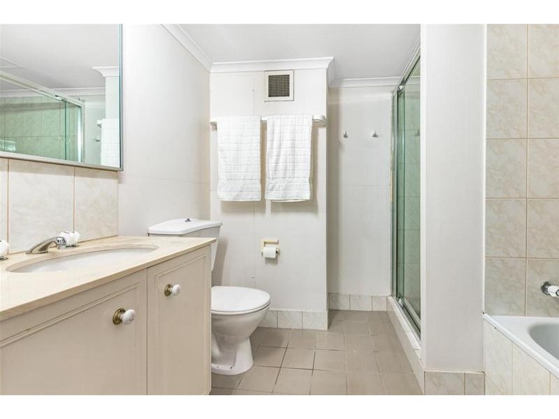 10/2940 Gold Coast Highway, Surfers Paradise QLD 4217