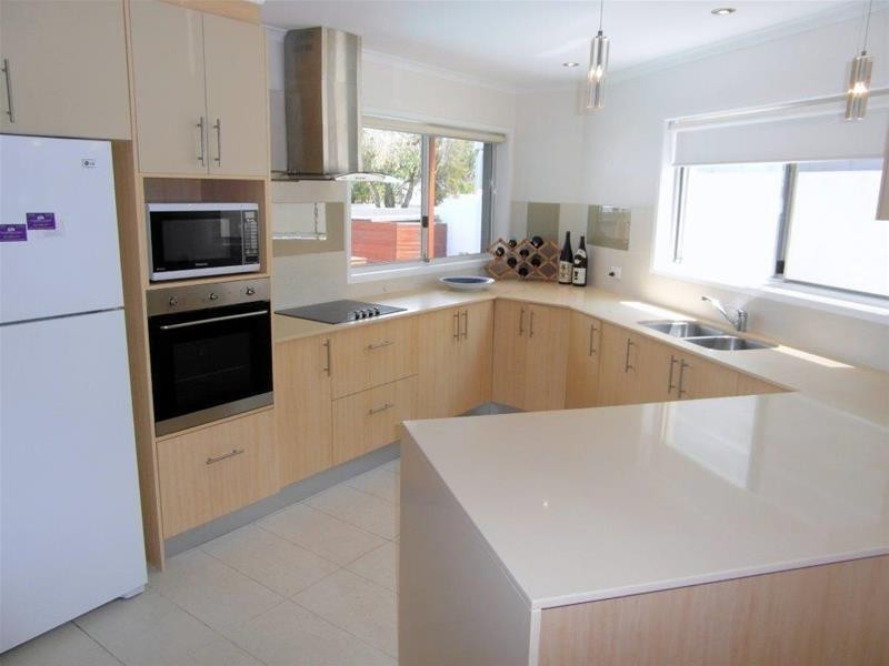 54 Brindisi Avenue, Isle Of Capri QLD 4217