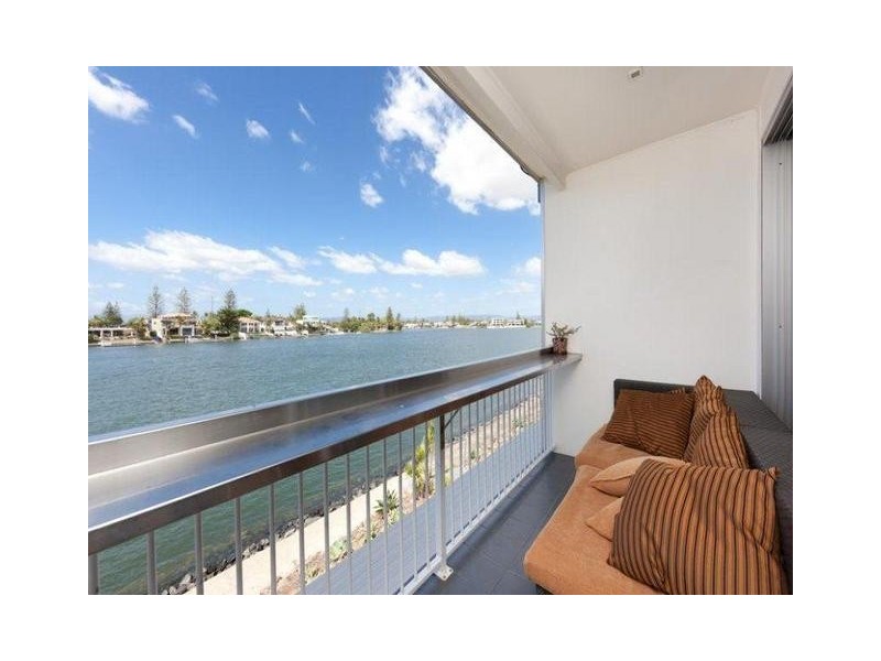 4 Holborow Close, Surfers Paradise QLD 4217