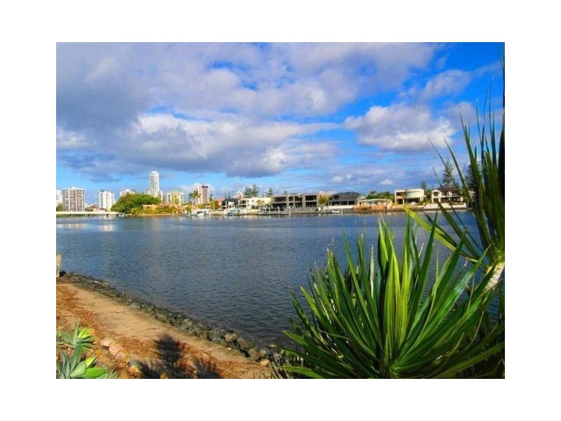 4 Holborow Close, Surfers Paradise QLD 4217