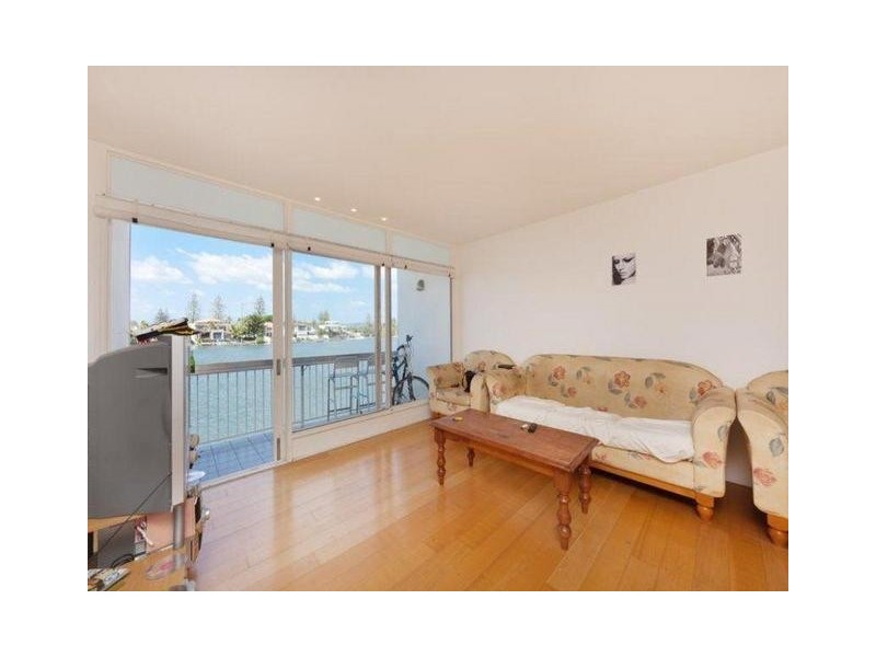 4 Holborow Close, Surfers Paradise QLD 4217