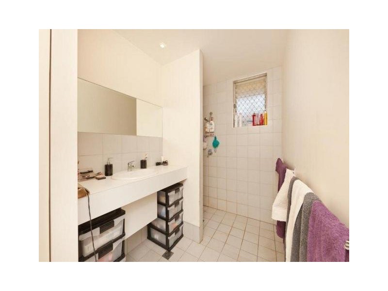 4 Holborow Close, Surfers Paradise QLD 4217